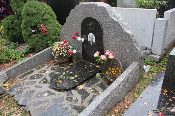 040-Могила Евгения Естигнеева, 6 октября 2012 года